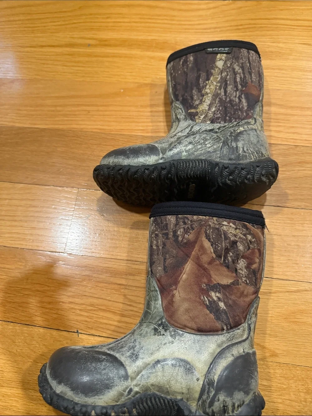 Bogs camouflage snow winter boots size 7 .